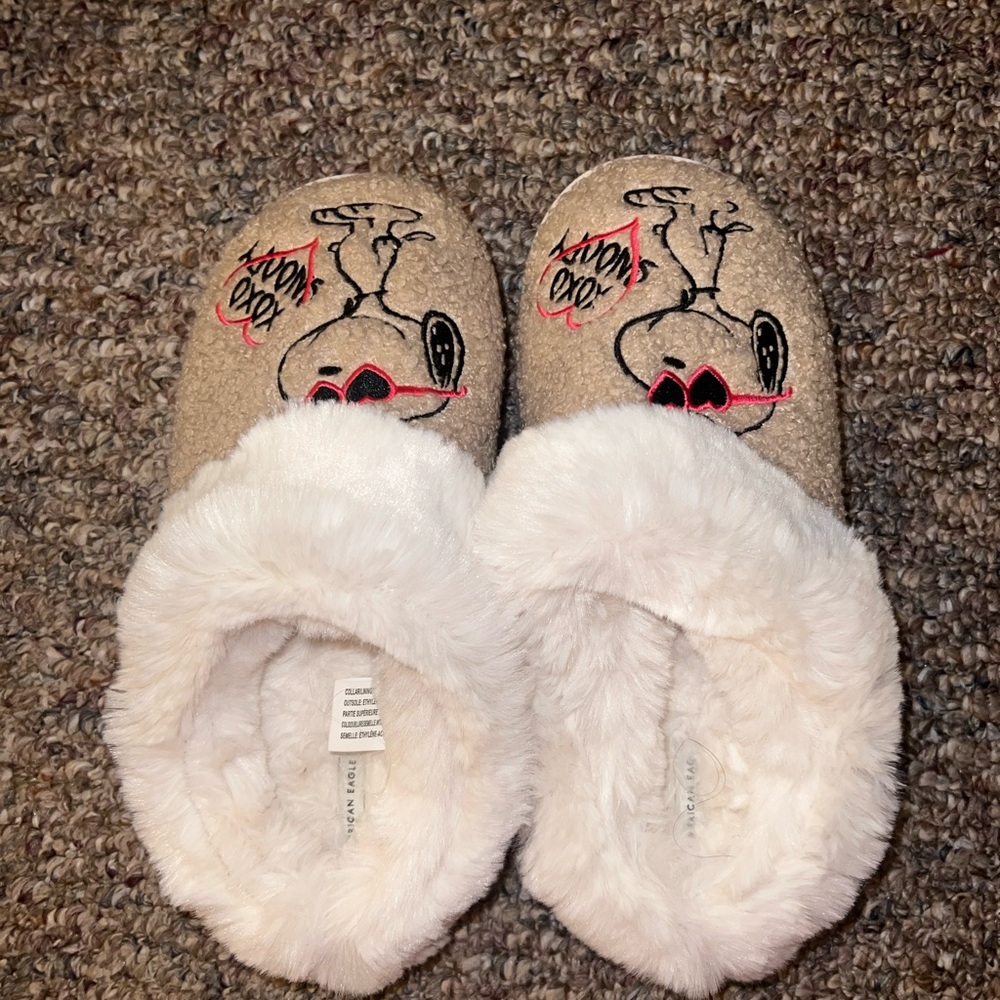 american eagle snoopy slippers